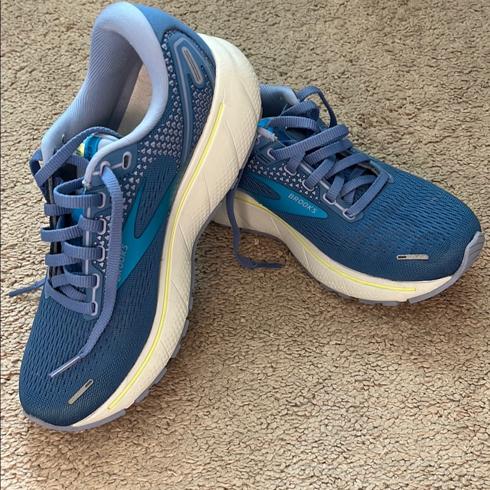 Brooks Ghost running size 6